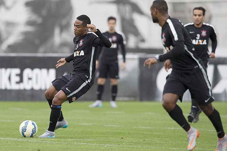 Tite terá a oportunidade de escalar pela terceira vez consecutiva o mesmo time no Corinthians