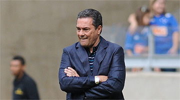 Luxemburgo promove cinco mudanças na equipe