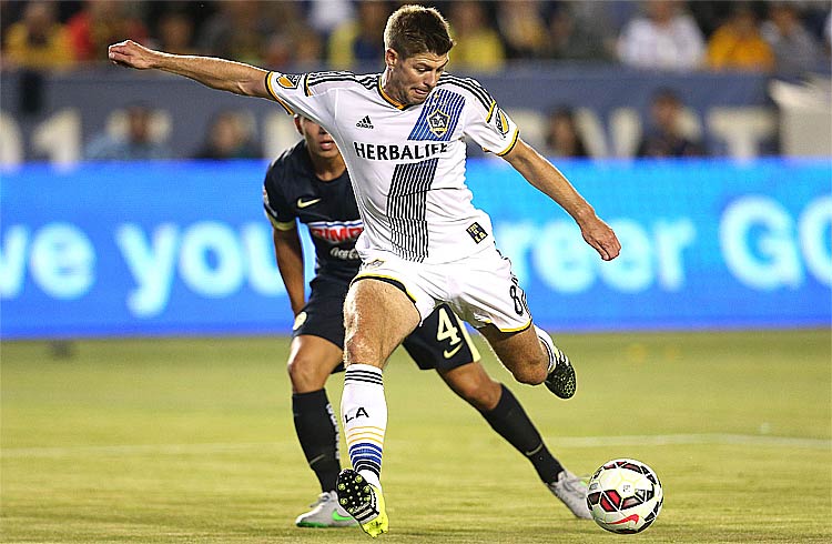 Gerrard vestiu pela primeira vez a camisa do LA Galaxy, no jogo contra o América, do México