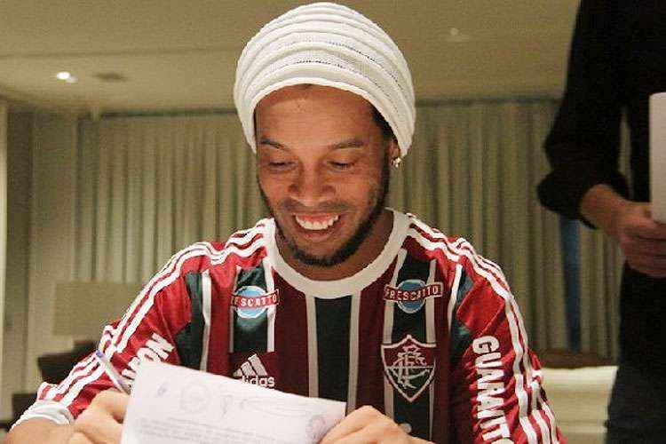 Ronaldinho Gaúcho será apresentado oficialmente pelo Fluminense antes do clássico contra o Vasco
