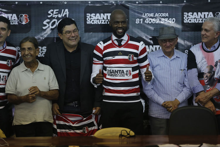 Maior contratação do clube na temporada, Grafite ainda não está desvinculado do Al-Sadd, seu ex-clube