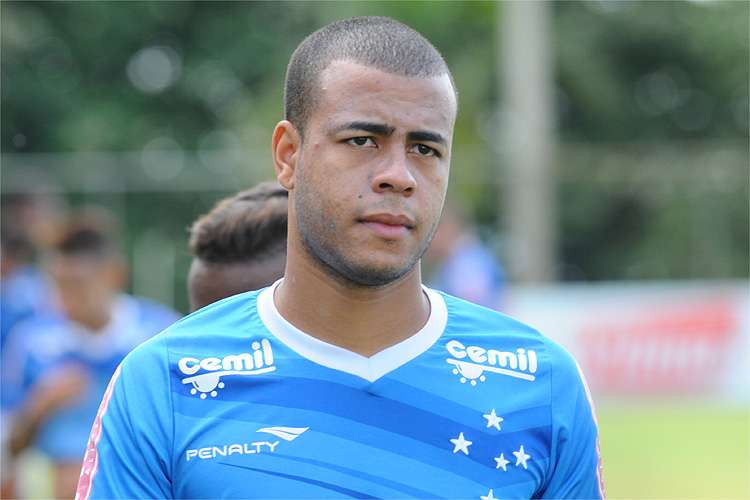 Aos 22 anos, Mayke é apontado por portugueses como alvo do Benfica para próxima temporada europeia