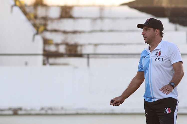 Técnico deu o primeiro sinal da escalação que pode pôr em campo no próximo sábado, contra o Atlético-GO