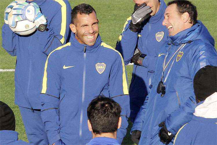Atacante argentino volta ao clube de coração após 11 anos atuando no futebol do exterior