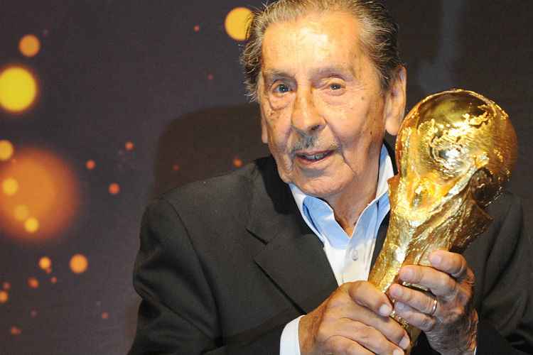 Ghiggia esteve no Brasil  durante a Copa, no ano passado; ele era último remanescente da histórica final 