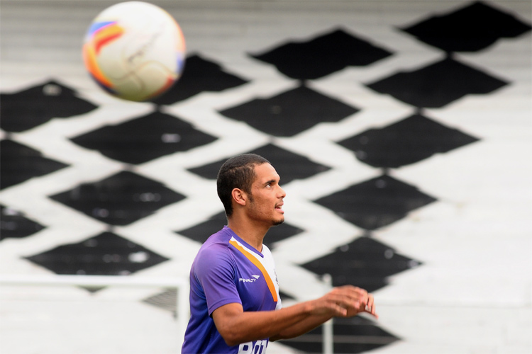 "É mais uma oportunidade que estou tendo pra mostrar meu trabalho", afirmou o zagueiro coral