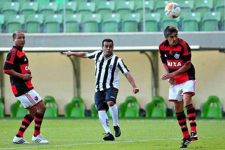 Sérgio Araújo marcou dois gols para o time do Atlético na vitória de virada, por 3 a 2, sobre o Flamengo