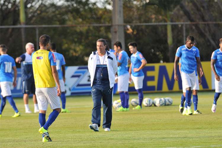 Luxemburgo mantém praticamente o mesmo time para duelo contra o Avaí pelo Campeonato Brasileiro