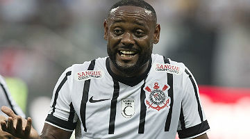 Vagner Love é atual centroavante titular, mas não é visto com características para atuar na função