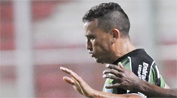 Suspenso, Raul não enfrentará Vitória