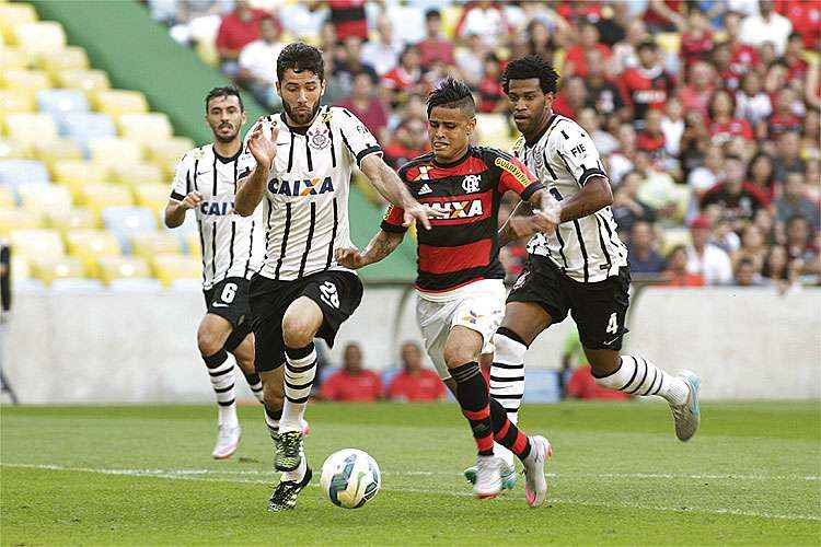 Juntos, Corinthians e Flamengo devem receber cerca de R$ 340 milhões em 2016