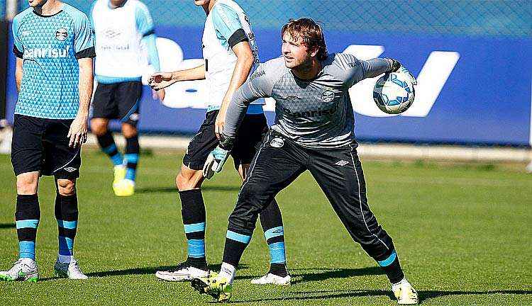 Goleiro Tiago foi convocado pelo técnico Roger Carvalho de última hora para a vaga de Marcelo Grohe