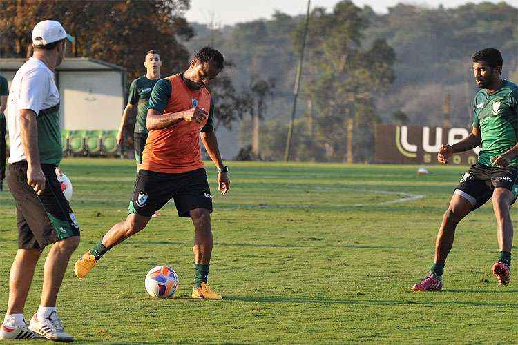 Armador Mancini, recuperado de lesão na coxa direita, participou normalmente do treino