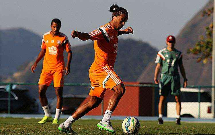 Ronaldinho Gaúcho deve ser titular na partida contra o Internacional, em Porto Alegre