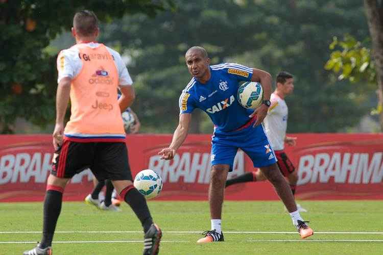 Cristóvão Borges durante treino do Flamengo: desde que deixou o Vasco, quando concluiu trabalho de Ricardo Gomes, técnico ficou na casa dos 47%