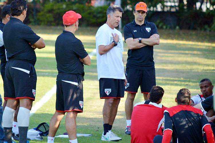 Técnico cobrou os jogadores e também assumiu a sua parcela de culpa pelo resultado ruim contra o Goiás