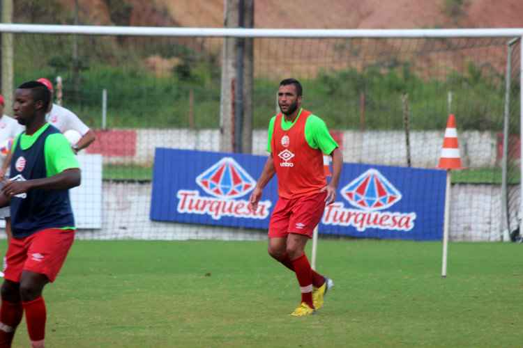 Apesar de ter ficado de fora do treino da terça-feira, Ronaldo Alves deve ter condições de jogo