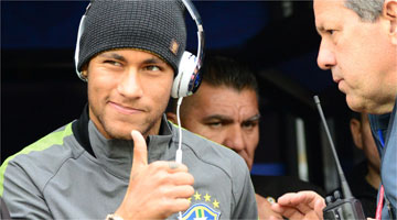 Neymar foi defendido pelo ex-jogador Romário
