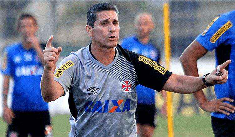 Antes de viajar nesta sexta-feira, a comissão técnica vascaína comandou um treino curto em São Januário