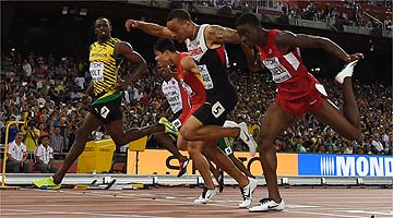Bolt errou nas primeiras passadas e quase colocou tudo a perder em semifinal