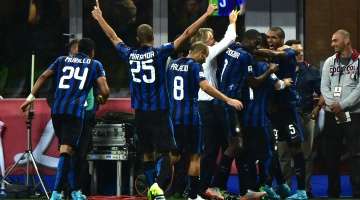 Jogadores da Inter comemoram o gol da vitória