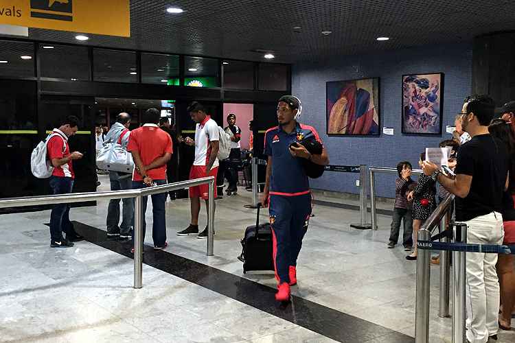 Por coincidência, a delegação do Sport veio no mesmo voo que alguns jogadores do Náutico