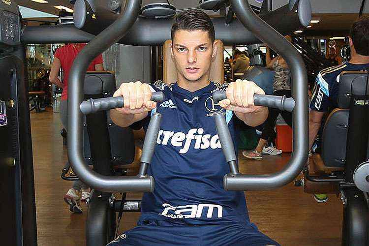 Andrei Girotto, ex-jogador do América, ficou treinando em uma academia do Bairro Belvedere, na capital