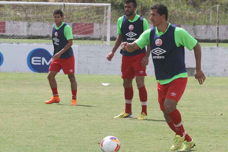 Principal referência no miolo de zaga alvirrubro, Fabiano Eller esteve ausente no jogo contra o Luverdense