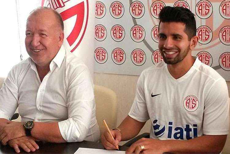 Guilherme foi apresentado nesta sexta-feira pelo presidente do clube, Gültekin Gencer