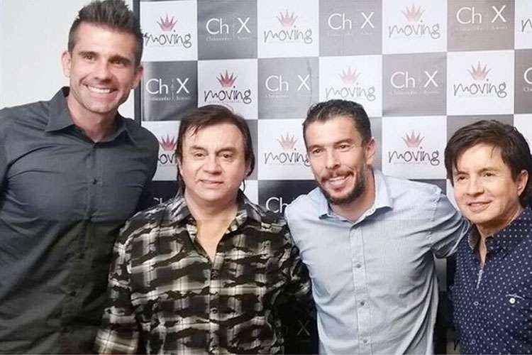 Goleiro Victor postou uma foto com os ídolos da música sertaneja no seu Instagram (@victor1oficial)