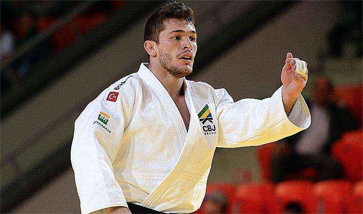 Brasileiro Victor Penalber, medalhista de bronze no Mundial, perdeu para o ex-melhor do mundo Sobirov