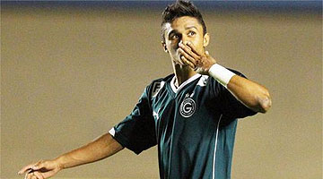 Jovem Érik vai jogar no Fenerbaçe da Turquia