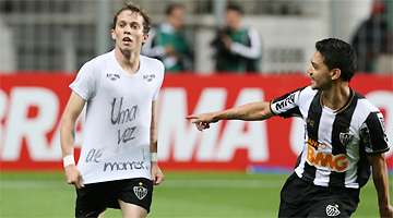 Bernard no jogo de despedida do Galo