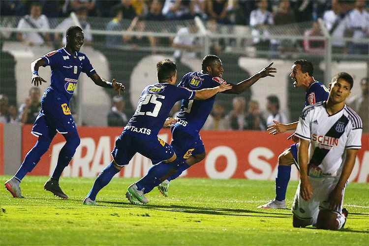 Em bela jogada, volante Willians abriu o caminho da vitória cruzeirense sobre a Ponte Preta em Campinas