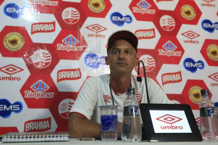 Técnico disse que vai procurar analisar internamente os motivos das derrotas constantes fora de casa