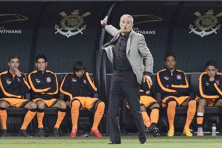 Tite afirma após vitória: "Tem o jogo do desempenho e o do resultado. Nos dois, fomos merecedores"