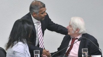 Romário recebeu repórter britânico no Senado