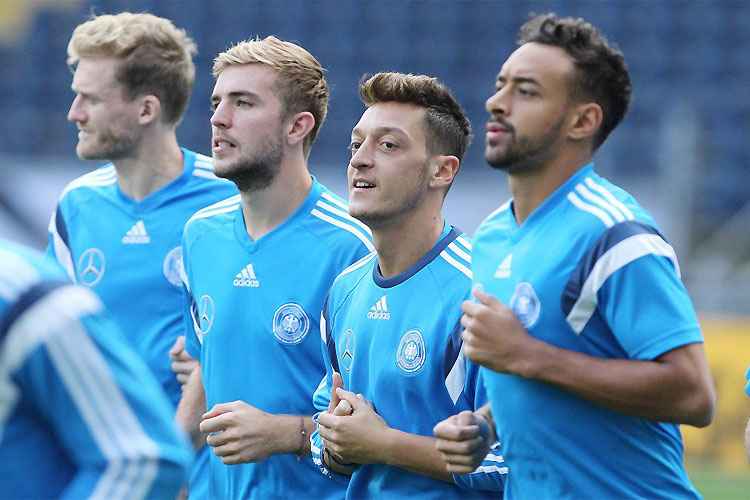 Seleção da Alemanha finaliza preparação para duelo com Polônia em Frankfurt