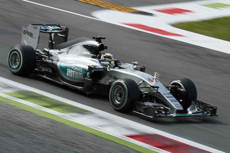 Líder do Mundial, Hamilton cravou 1min24s670 e ficou à frente do companheiro de Mercedes, Nico Rosberg