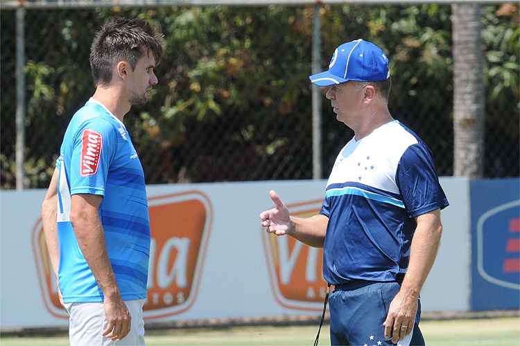 Depois de ser treinador de Paulo André no Corinthians, Mano Menezes reencontrou o zagueiro no Cruzeiro