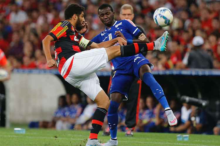Cruzeiro não conseguiu superar o Flamengo, que mantém 100% de aproveitamento no returno do Brasileirão