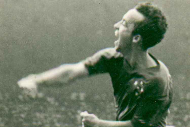 Maior artilheiro da história do Cruzeiro, com 242 gols, Tostão defendeu o clube entre 1963 e 1972