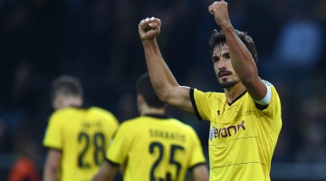 Hummels comemora o triunfo do Borussia sobre o Leverkusen
