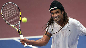 Yannick Noah vai ocupar a vaga de Arnaud Clement, dispensado na semana passada