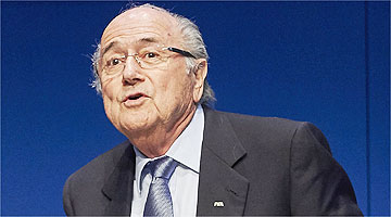 Blatter fez um sinal de dinheiro com a mão ao fazer comentário sobre River Plate