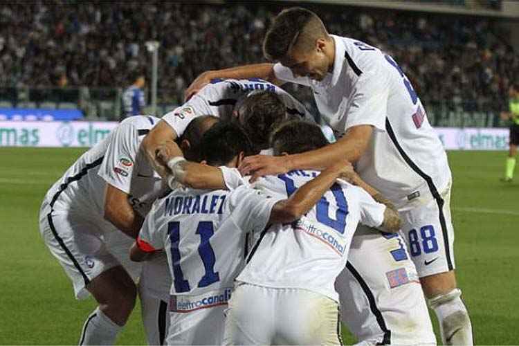 Aos 31 minutos do primeiro tempo, Rafael Toloi marcou o gol de cabeça