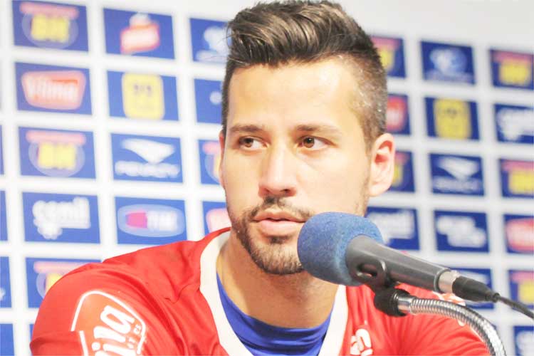 Capitão Fábio celebra renovação de contrato: "O sangue é azul. Estou fechado com o Cruzeiro"
