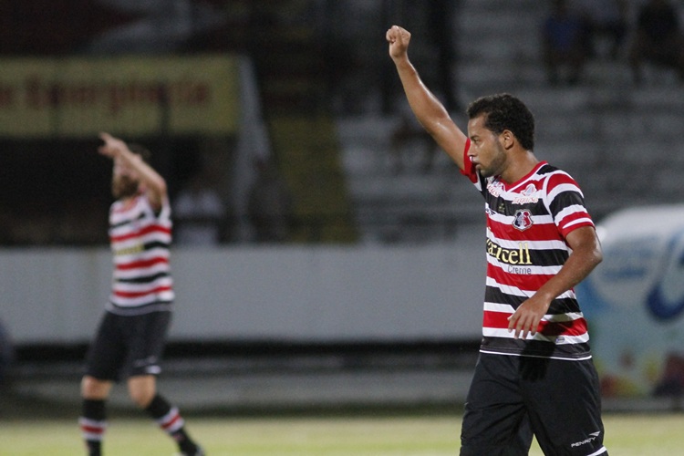De volta ao time, Lelê pede a presença da torcida no estádio do Arruda no clássico contra o Náutico