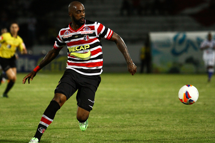Caso não jogue contra o Náutico, Bruno Moraes é o mais cotado para ser o substituto