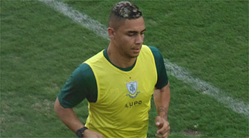 Bryan sobre disputa com Xavier: "É bom ter briga por posições, quem ganham com isso é o América"